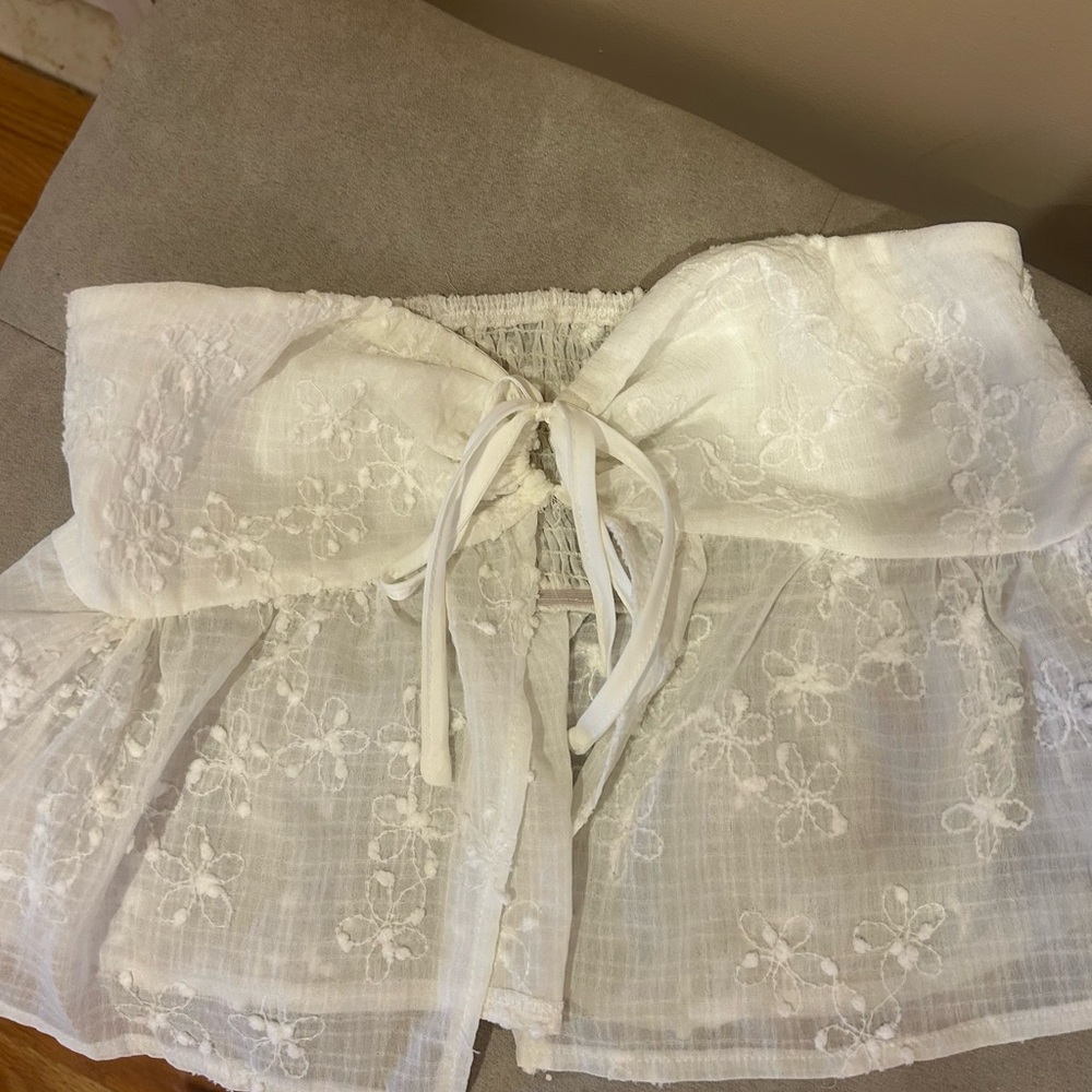 SHEIN White Floral Embroidered Tie-Front Crop Top